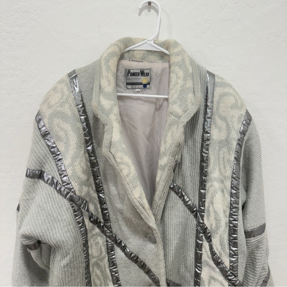 Vintage Pioneer Wear Knit Coat Womens 10 Gray Metallic Striped Long Length - Picture 2 of 10